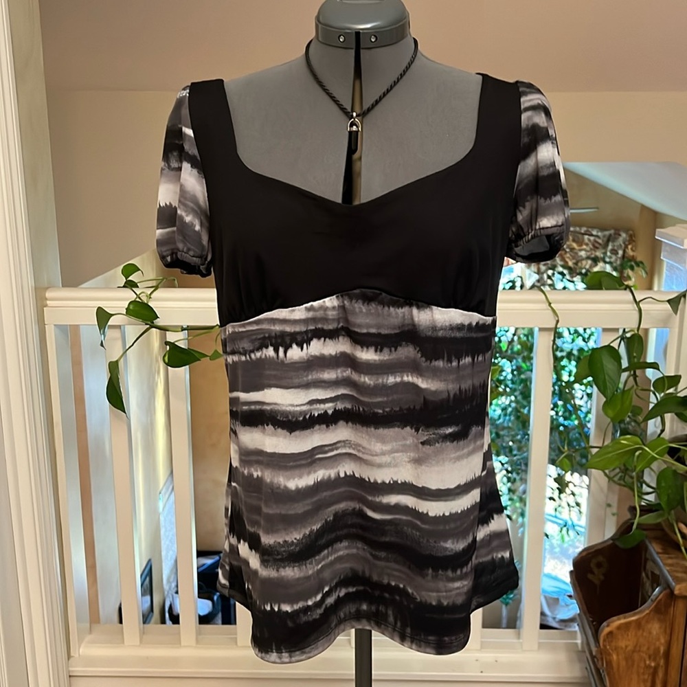 JW Shades of Black & Gray Blouse NWOT
